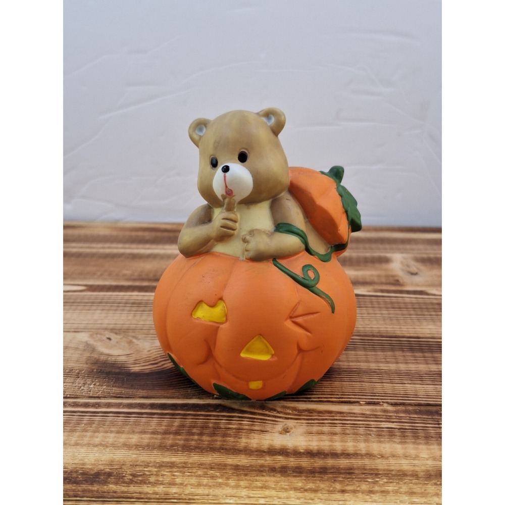 Halloween Pumpkin Bear Ceramic Figure In‎ Winking Jack-o-lantern